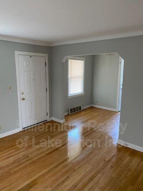 1522 Longfellow Ave - Photo 3 of 16