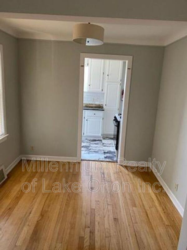 1522 Longfellow Ave - Photo 4 of 16