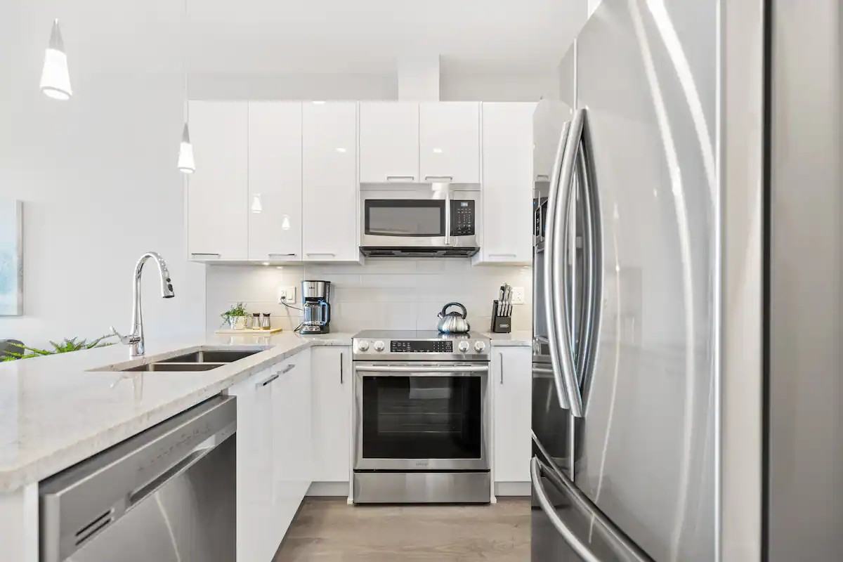 20696 Eastleigh Crescent - Photo 3