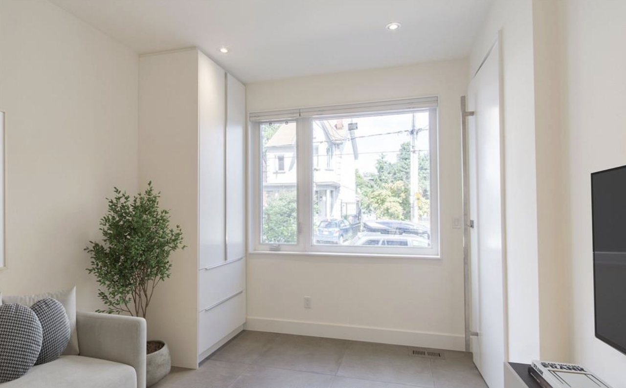 Queen St W & Bathurst St - Photo 2 of 11