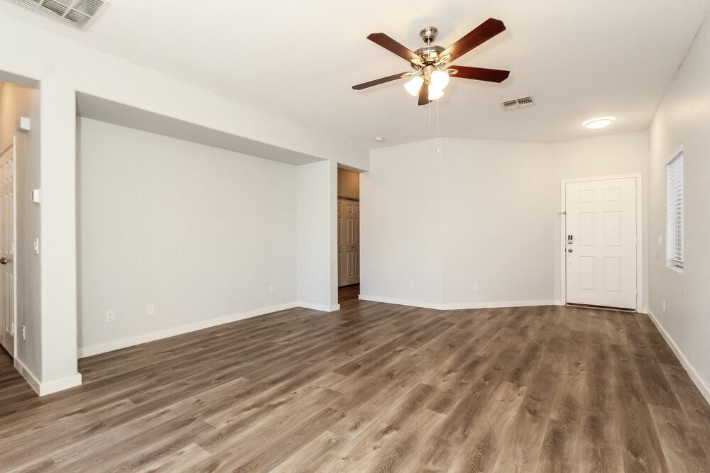 44080 W Mccord Dr - Photo 4 of 16