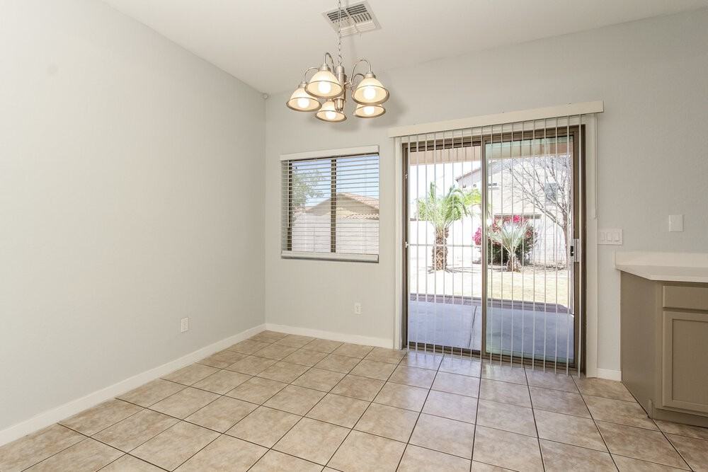 44080 W Mccord Dr - Photo 5 of 16