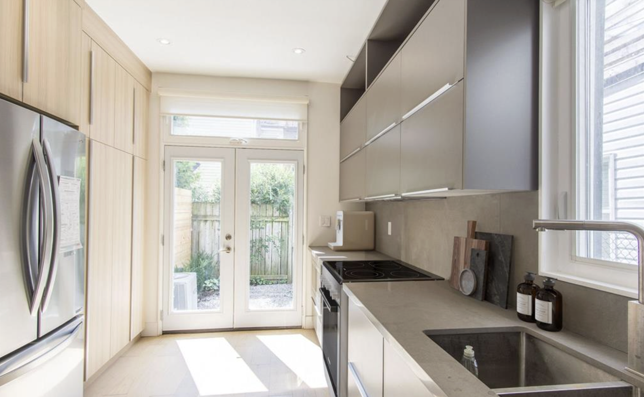 Queen St W & Bathurst St - Photo 4 of 11