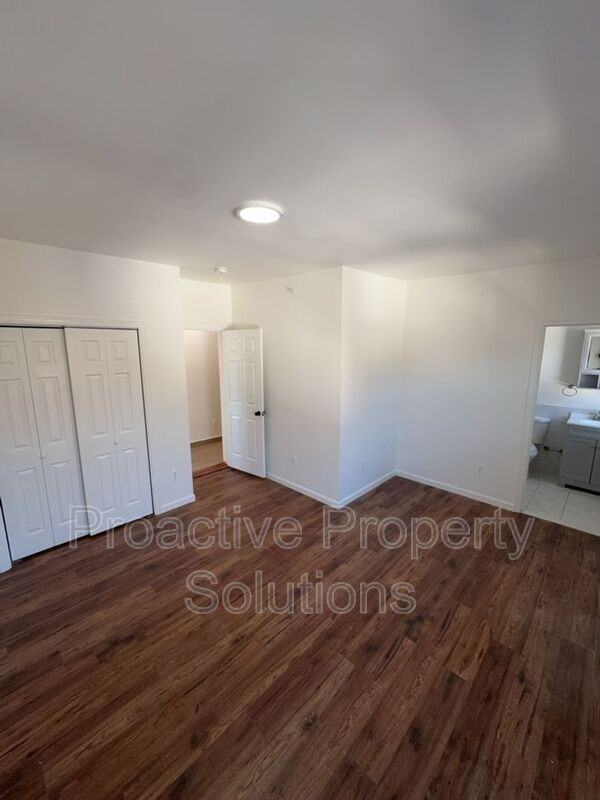 730 N Main St #4 - Photo 3 of 46