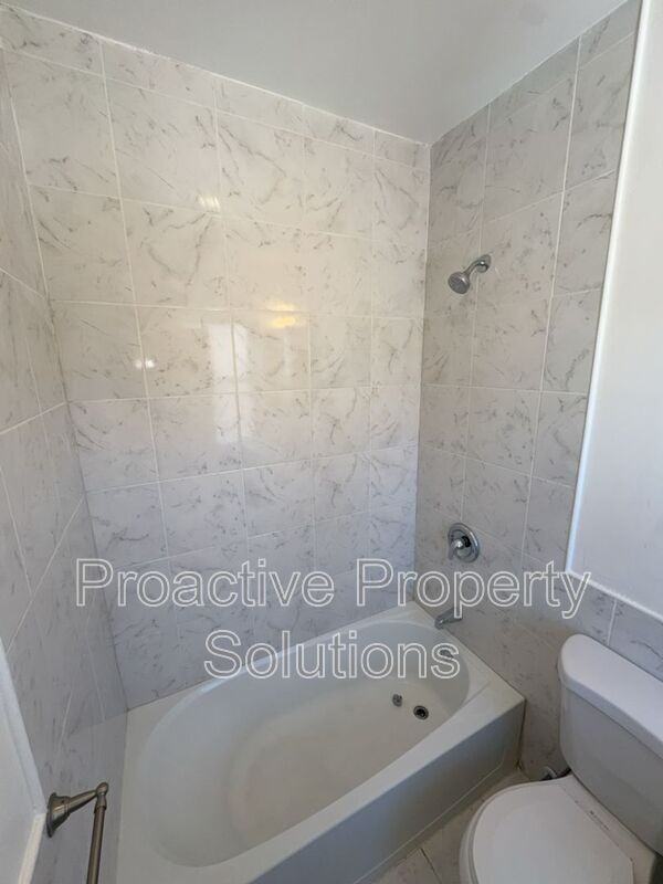 730 N Main St #4 - Photo 5 of 46