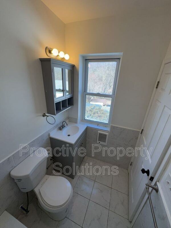 730 N Main St #4 - Photo 6 of 46