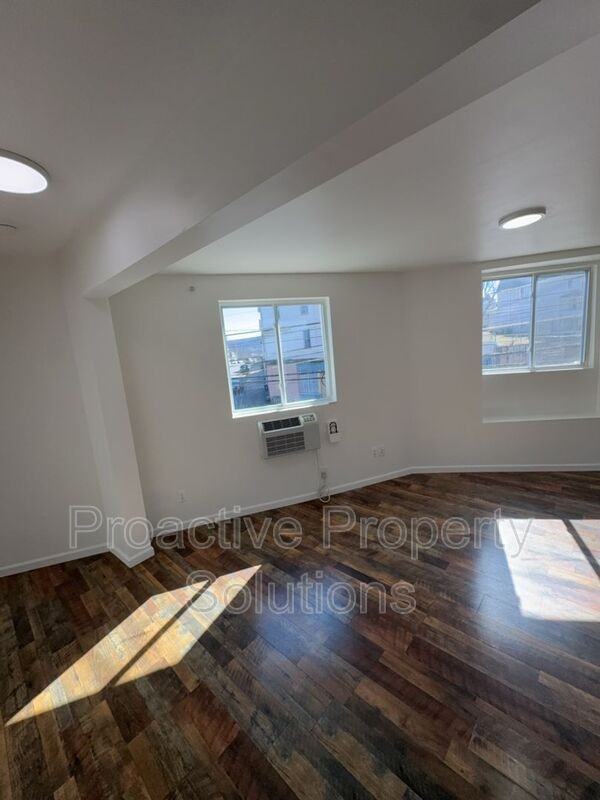 730 N Main St #4 - Photo 7 of 46