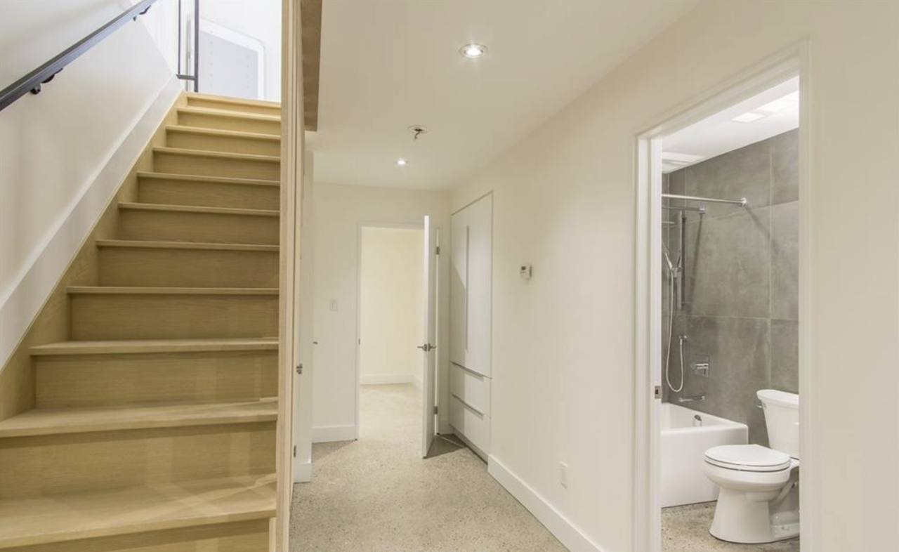 Queen St W & Bathurst St - Photo 6 of 11