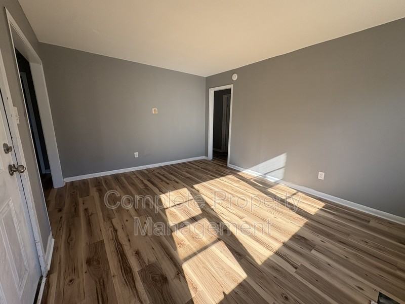 808 Fairfax Ave - Photo 3 of 8