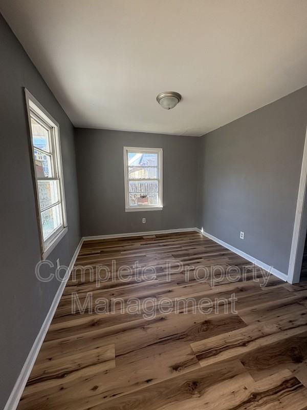 808 Fairfax Ave - Photo 4 of 8