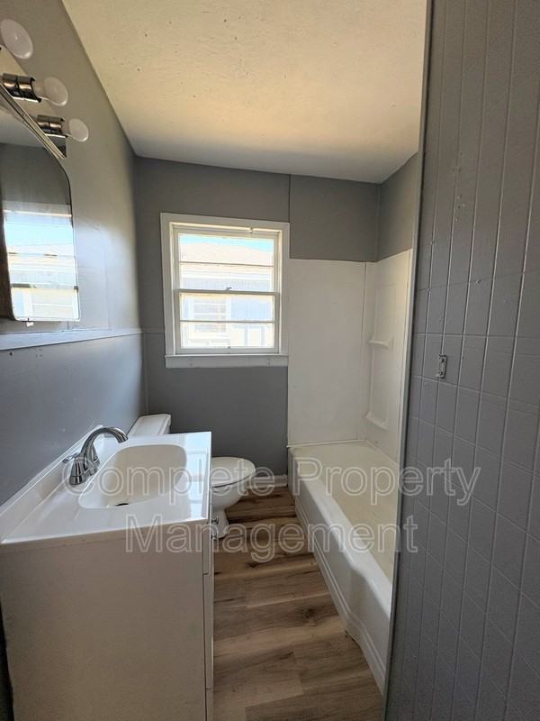 808 Fairfax Ave - Photo 6 of 8