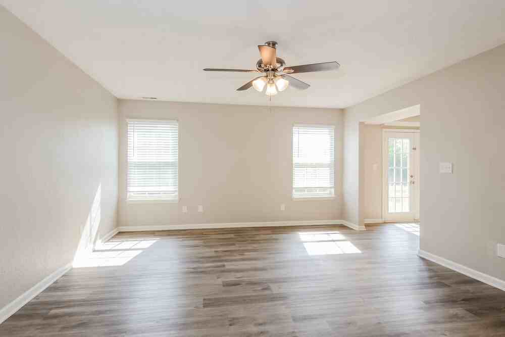 4011 Village Trace Blvd - Photo 4 of 16