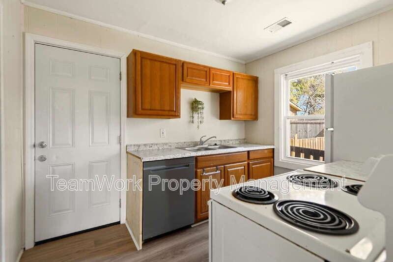 3116 Matipan Ave - Photo 7 of 23