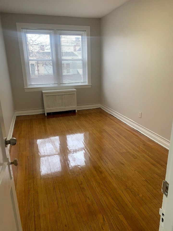 Julian Court - Photo 2 of 19
