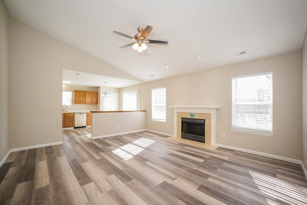 957 Country Ln - Photo 3 of 19