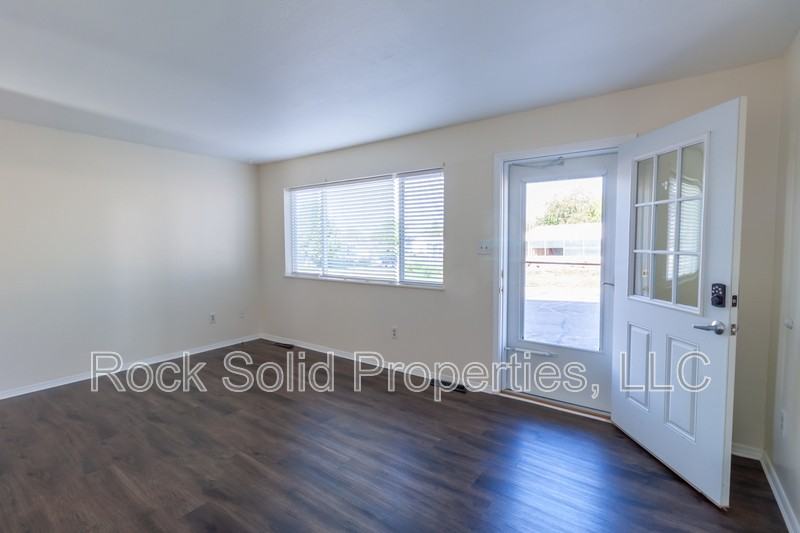 1203 Crook Ave - Photo 6 of 25