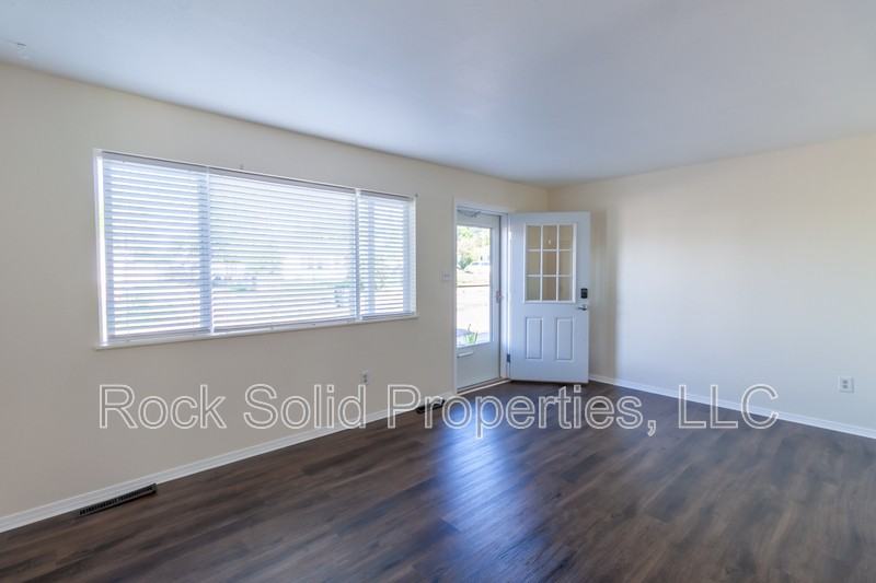 1203 Crook Ave - Photo 7 of 25