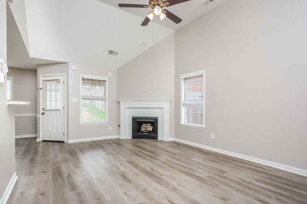 1390 Bayberry Hill Dr - Photo 4 of 17