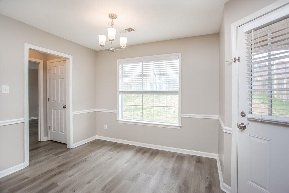 1390 Bayberry Hill Dr - Photo 7 of 17