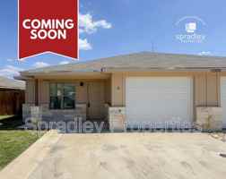 featured image of 1044 Edwards Dr Apt A #Apt A