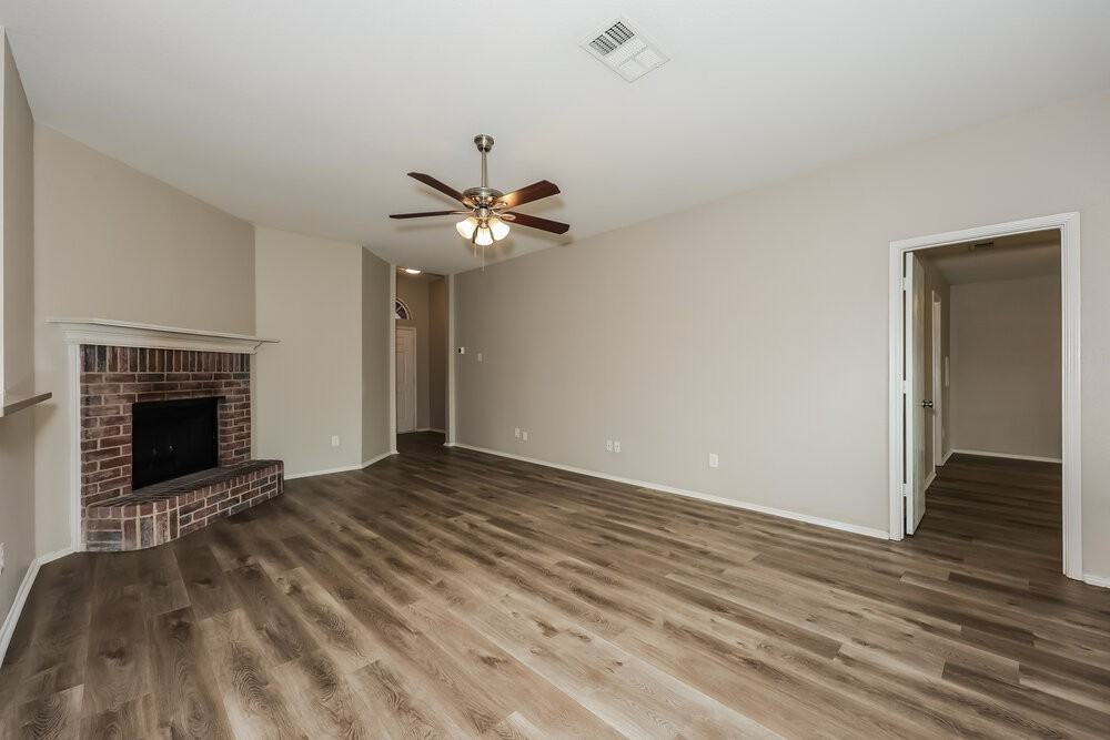 1326 Misty Dr - Photo 3 of 16