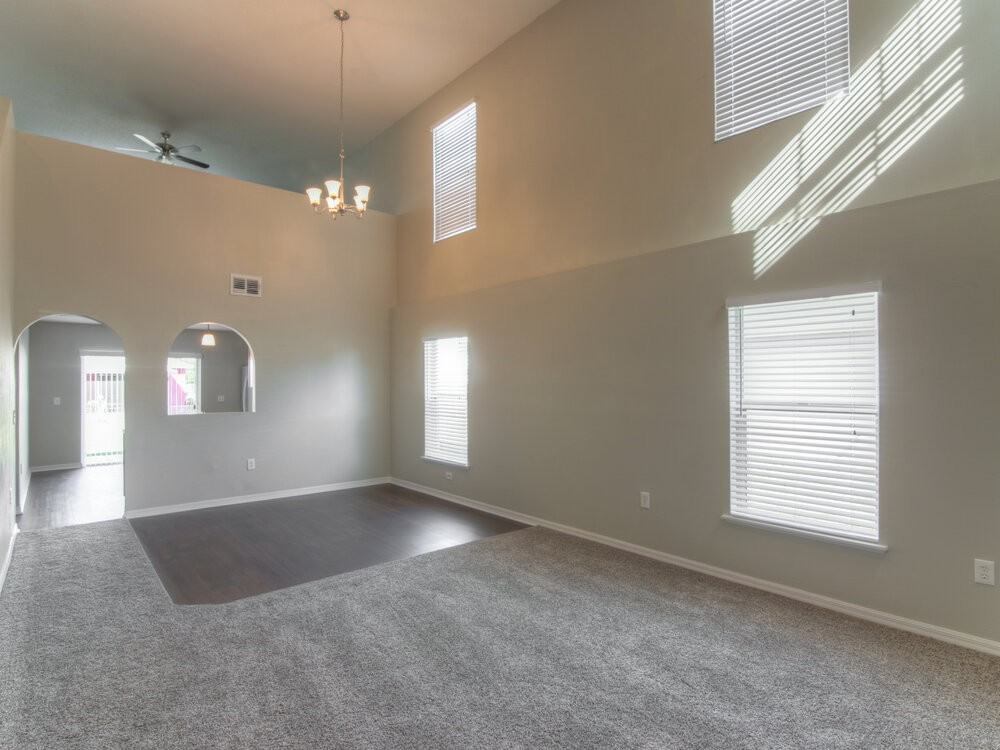 3667 Queens Cove Blvd - Photo 2 of 16