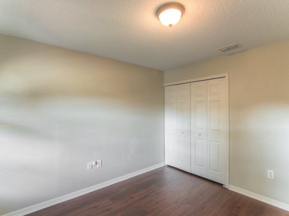 3667 Queens Cove Blvd - Photo 3 of 16