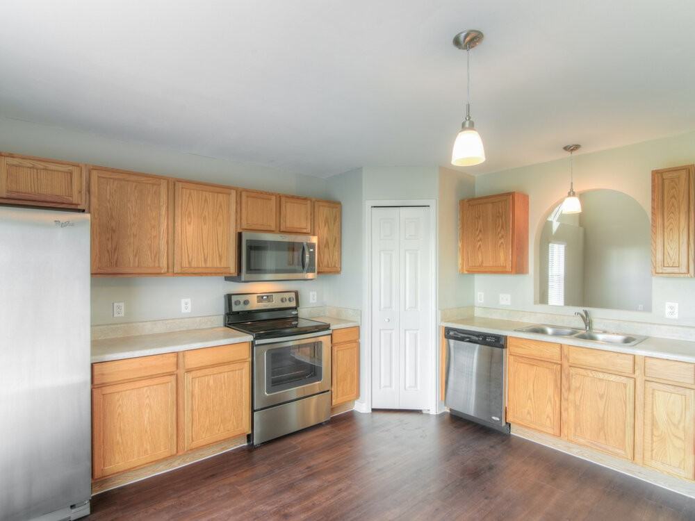 3667 Queens Cove Blvd - Photo 4 of 16