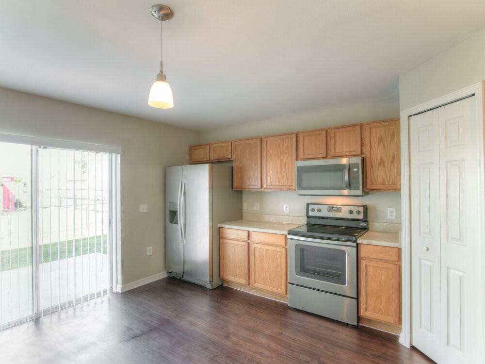 3667 Queens Cove Blvd - Photo 5 of 16