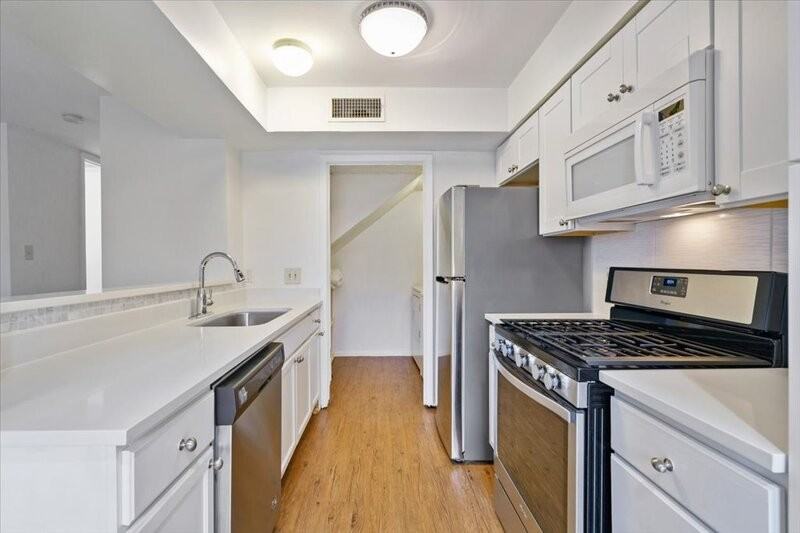 1313 Southport Dr - Photo 4 of 27