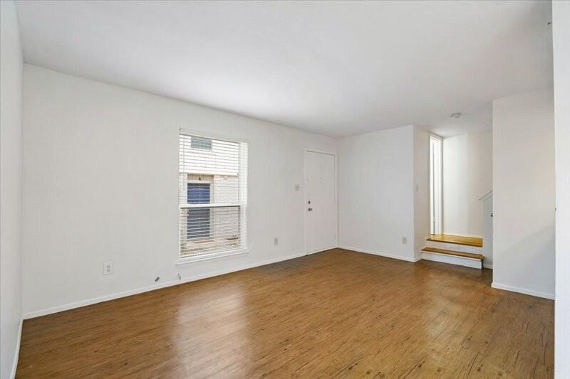 1313 Southport Dr - Photo 5 of 27