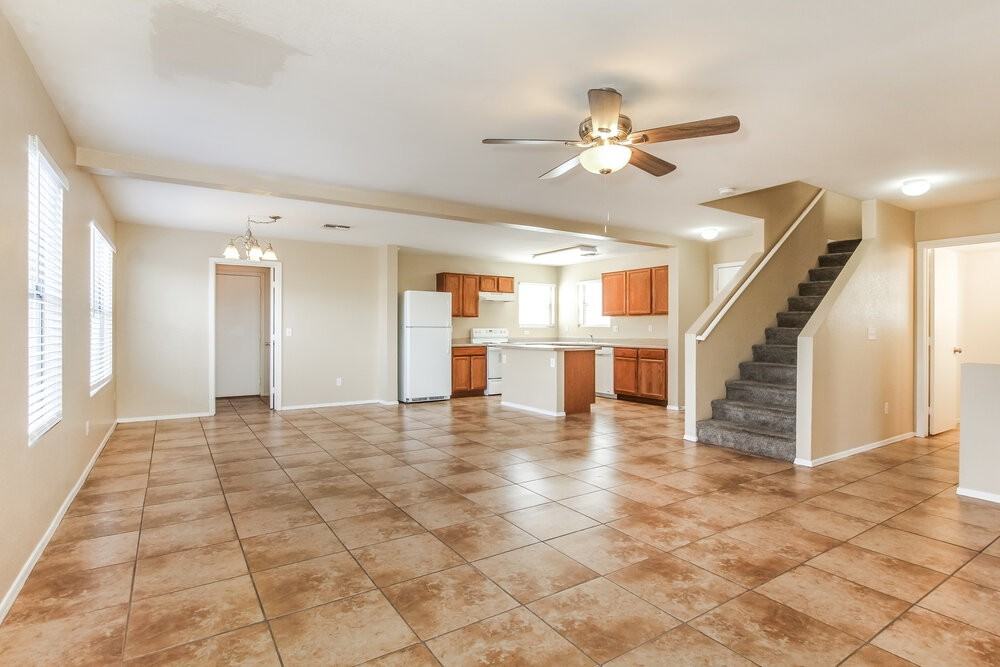 2746 S Southwind Dr - Photo 5 of 17