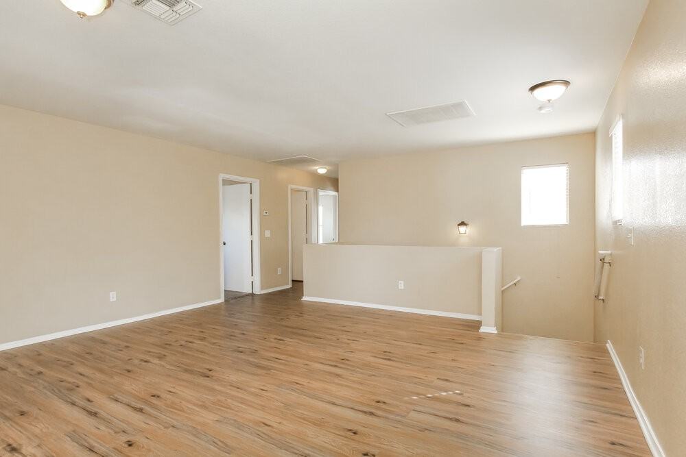 2746 S Southwind Dr - Photo 7 of 17