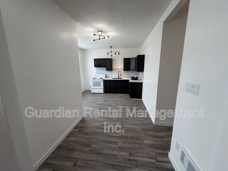 140 Frederica St E #6 - Photo 4 of 16