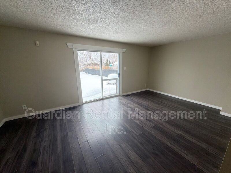 366 Wentworth Cres - Photo 3 of 19