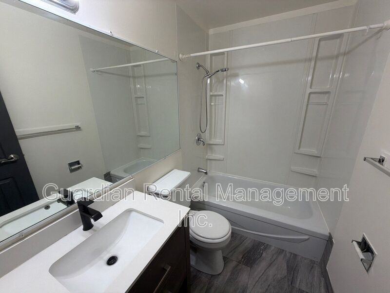 366 Wentworth Cres - Photo 6 of 19