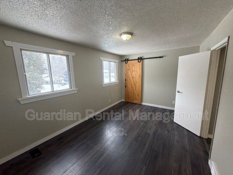 366 Wentworth Cres - Photo 7 of 19