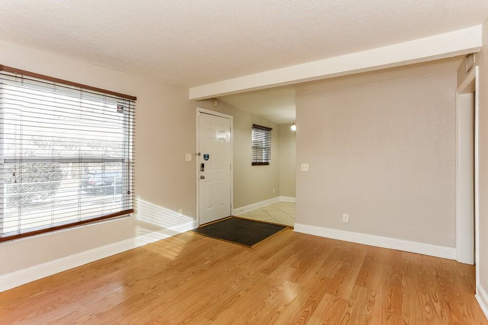 1458 W 19th St - Photo 6 of 16