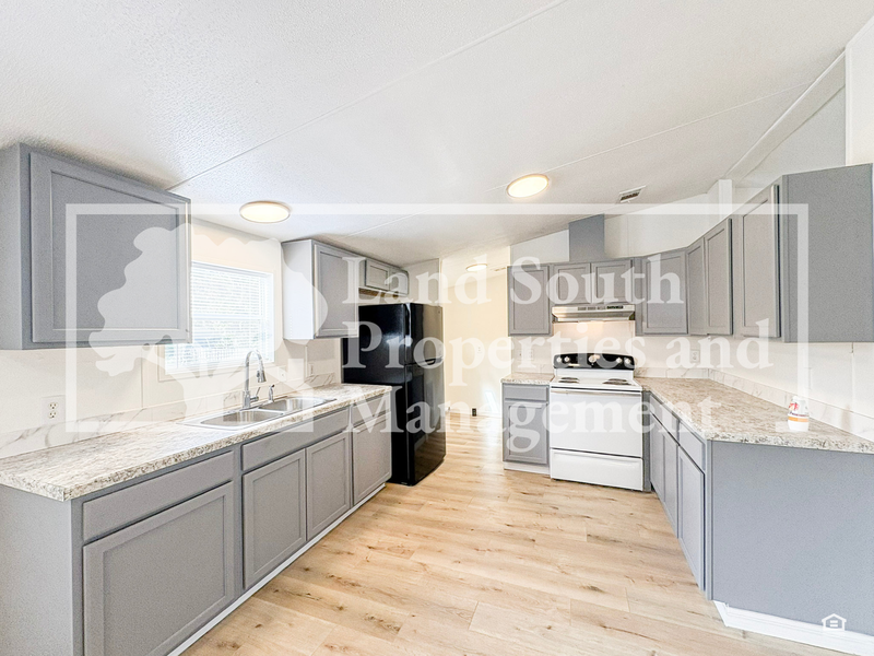 4833 Myrtle View Dr N - Photo 5 of 24