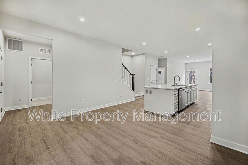 11015 Emerson Landing Drive - Photo 2 of 27