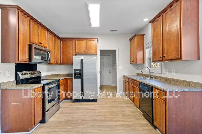 47 Strike Eagle Dr - Photo 5 of 16