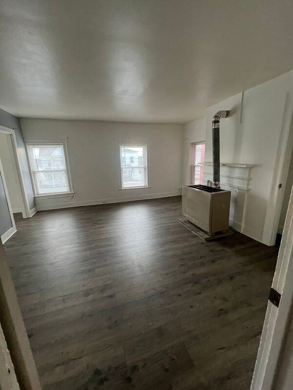 78 Genesee St #UP - Photo 5 of 11