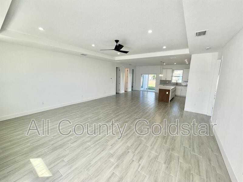 4661 Fairlane Dr - Photo 3 of 23
