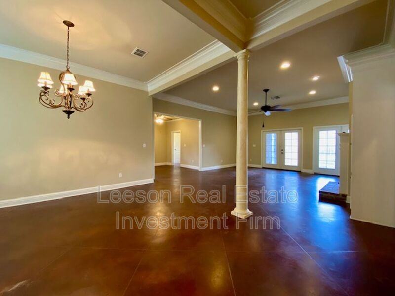 10501 Keysburg Ct - Photo 3 of 25