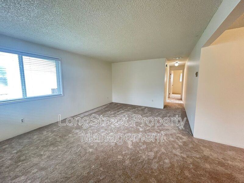 324 Ne Conifer Blvd - Photo 5 of 28