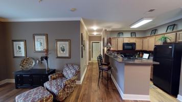 featured image of 2100 Greenland Way