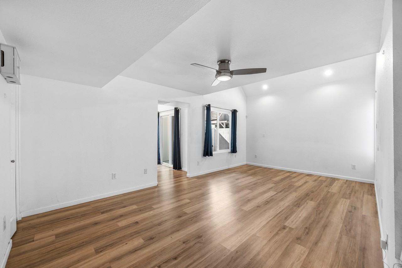 6820 South Snyder Lane - Photo 3 of 19