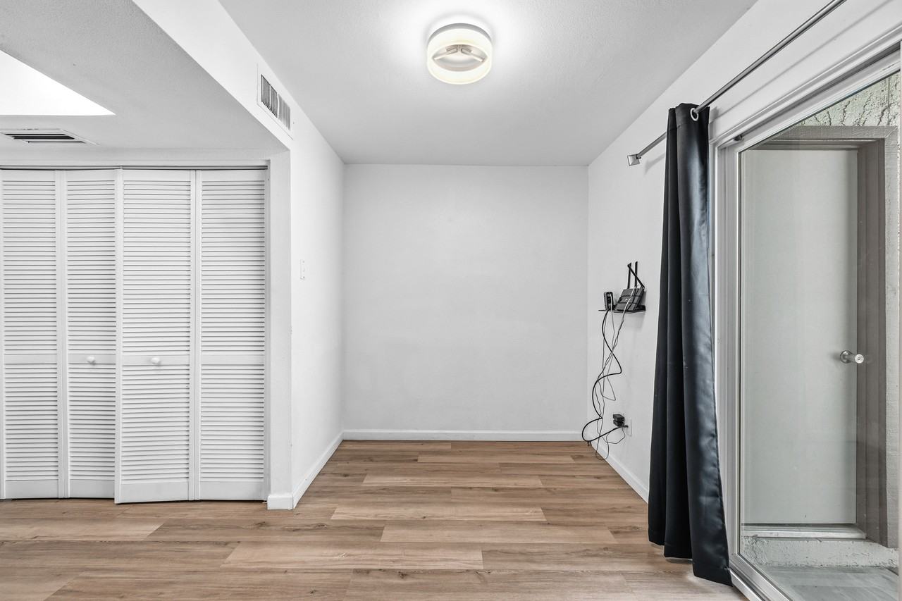 6820 South Snyder Lane - Photo 4 of 19