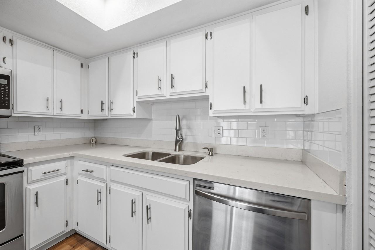 6820 South Snyder Lane - Photo 7 of 19