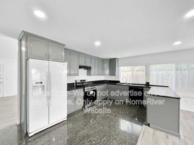 13463 Palm Pl - Photo 3 of 22